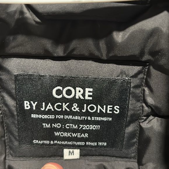 Jack & Jones puffer Vest - Picture 2 of 4